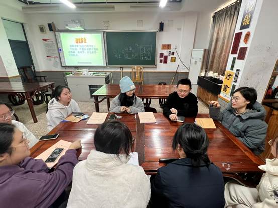 会议室里的人们 AI 生成的内容可能不正确。