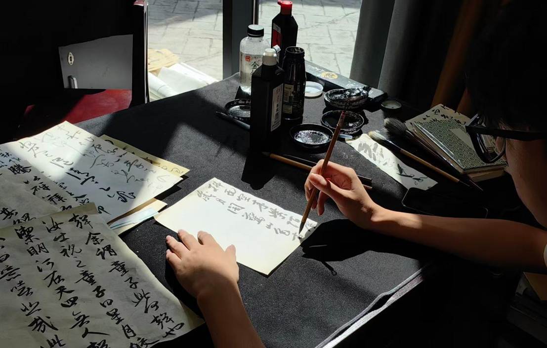 drag1444565309723531484